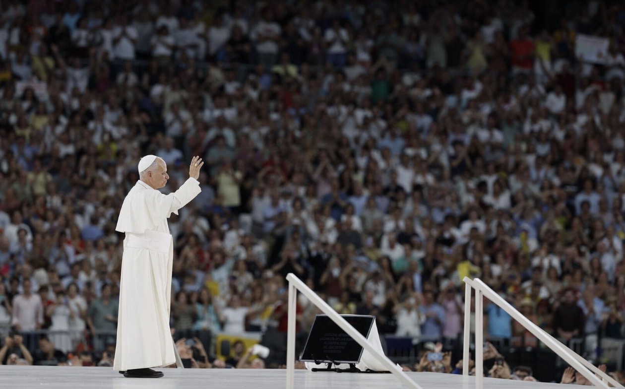 Le Pape devant une foule